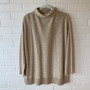 Minimalist sweater